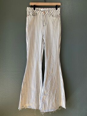 Judy Blue 7 | 28 Super Flare Striped Jeans - Blue & White JB88231 - raw hem